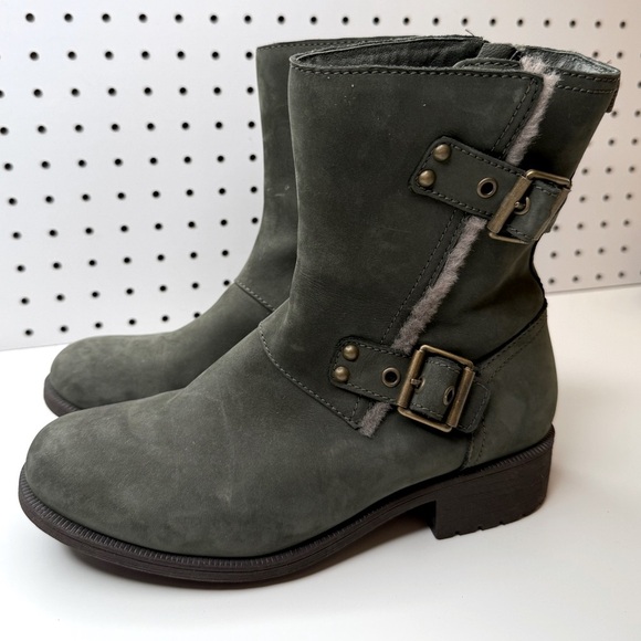 UGG Neils Boot in Green Suede with Buckle Detail - Picture 1 of 16